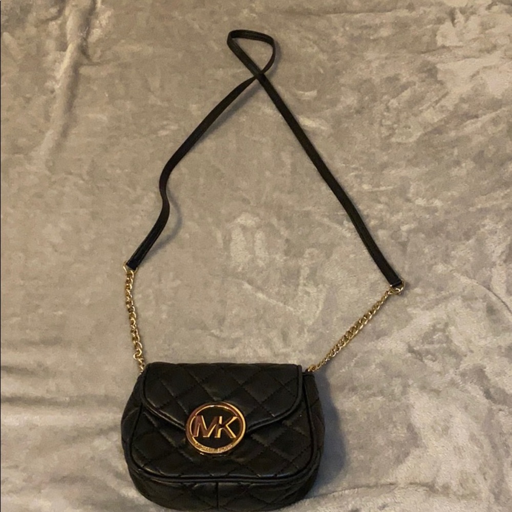 ❌SOLD❌Michael Kors Black Quilted Logo Crossbody Bag - Picture 4 of 5